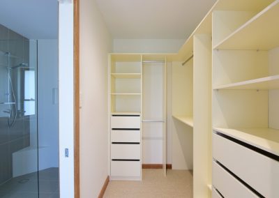 Far Meadow Cottage walk-in wardrobe